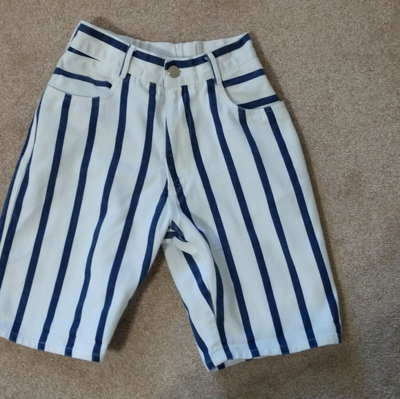 Funtasia Girls Patriotic Denim Shorts Sz 10 - Picture 2 of 3